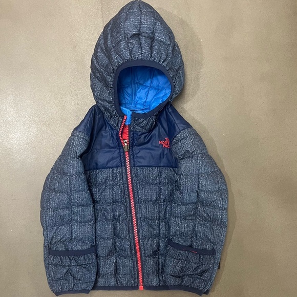 The North Face Boy’s Reversible Coat - Picture 5 of 8